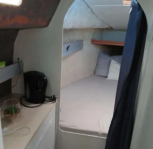 Úszó hotel Nuit Insolite Sur Un Voilier