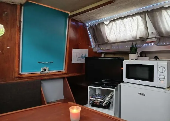 Botel Nuit Insolite Sur Un Voilier *