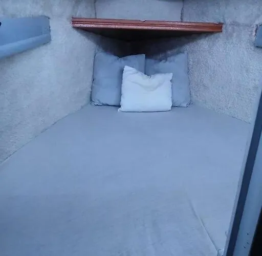 Nuit Insolite Sur Un Voilier *